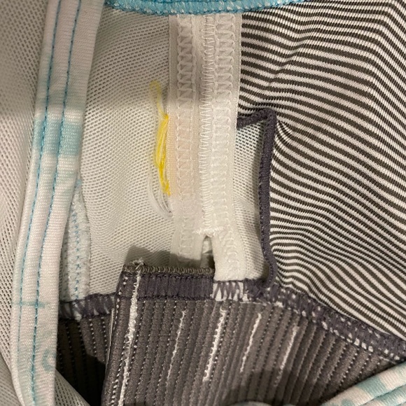 2/$18 Lole Sports Bra Adjustable Band Blue and White Tiedye Mesh Back Size XS - Picture 6 of 6